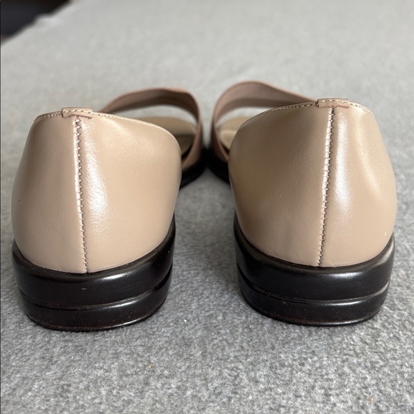 NEW Mootsies Tootsies Women's Neutral Beige Flats 9 - Picture 7 of 9